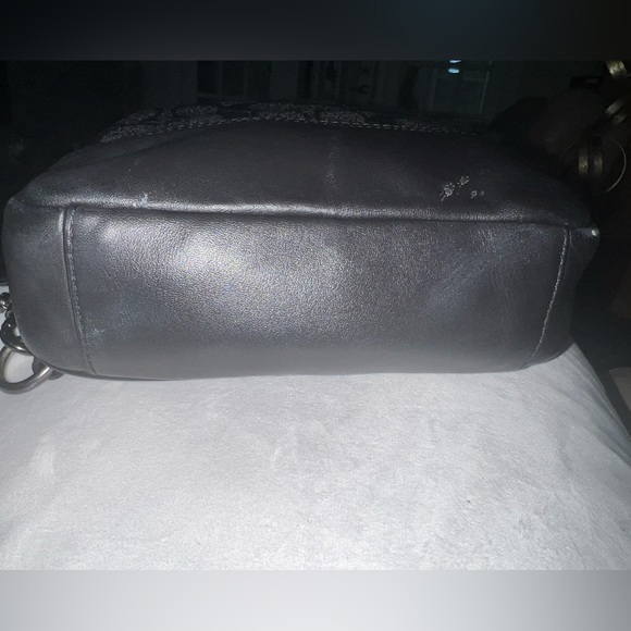 Coach Gotham Pack, color black. Over the shoulder. Authentic - Picture 16 of 16